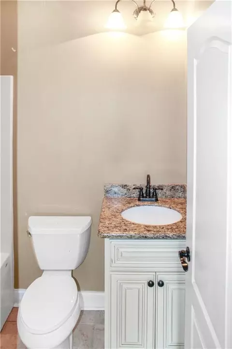 Bath - 405 Lac Verret Dr, Luling, LA 70070 photo 5 of 8