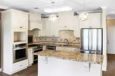 Kitchen - 405 Lac Verret Dr, Luling, LA 70070 photo 1 of 3