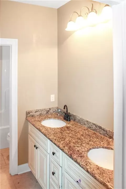 Bath - 405 Lac Verret Dr, Luling, LA 70070 photo 7 of 8