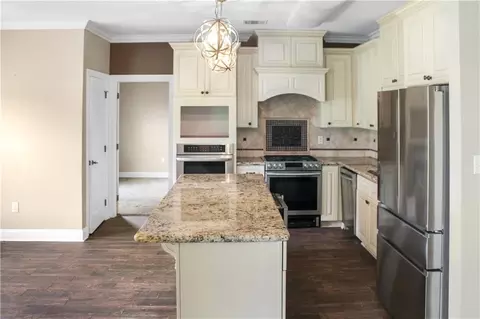 Kitchen - 405 Lac Verret Dr, Luling, LA 70070 photo 3 of 3