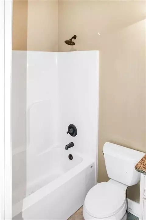 Bath - 405 Lac Verret Dr, Luling, LA 70070 photo 6 of 8