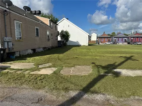 2218 7th St, New Orleans, LA 70125
