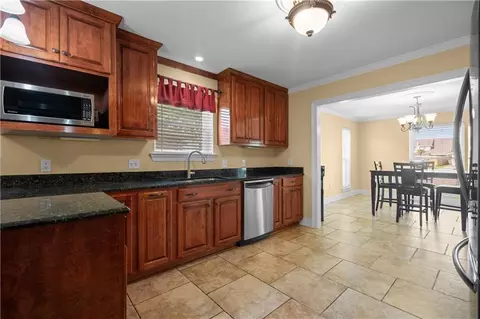Kitchen - 17 Everglades St, Kenner, LA 70065 photo 2 of 4