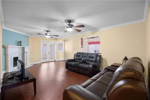 Living - 17 Everglades St, Kenner, LA 70065 photo 1 of 2