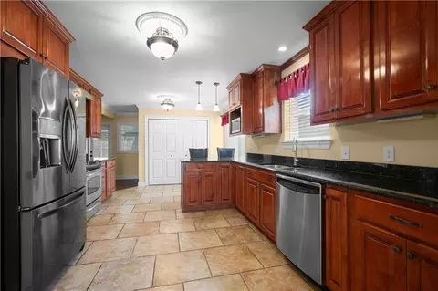 Kitchen - 17 Everglades St, Kenner, LA 70065 photo 3 of 4