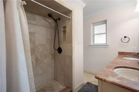 Bath - 17 Everglades St, Kenner, LA 70065 photo 2 of 6