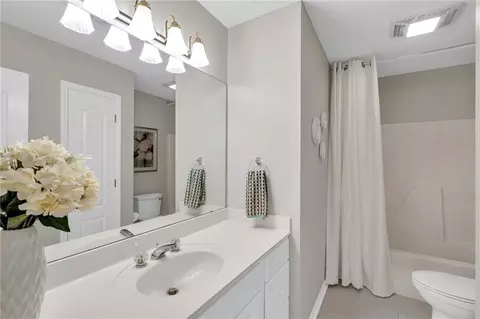 Bath - 106 Dogwood Dr, Luling, LA 70070 photo 4 of 5