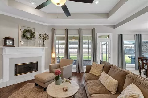 Living - 106 Dogwood Dr, Luling, LA 70070 photo 2 of 3