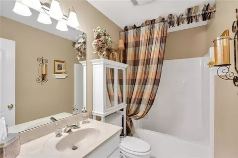 Bath - 106 Dogwood Dr, Luling, LA 70070 photo 5 of 5