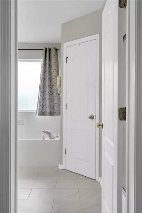 Bath - 106 Dogwood Dr, Luling, LA 70070 photo 1 of 5