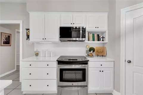 Kitchen - 106 Dogwood Dr, Luling, LA 70070 photo 3 of 3