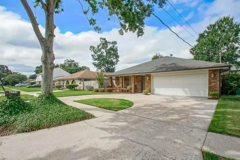 8724 Melrose Ln, River Ridge, LA 70123