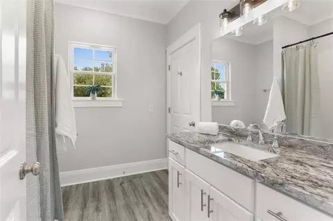 Bath - 131 Antoine Ln, Luling, LA 70070 photo 1 of 2