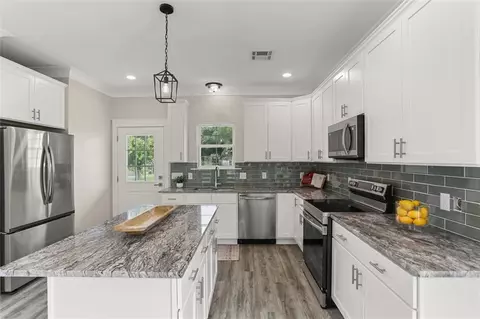 Kitchen - 131 Antoine Ln, Luling, LA 70070 photo 2 of 3