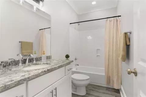 Bath - 131 Antoine Ln, Luling, LA 70070 photo 2 of 2