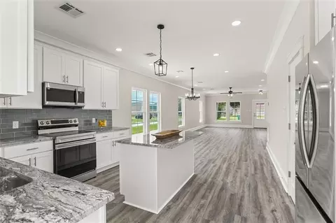 Kitchen - 131 Antoine Ln, Luling, LA 70070 photo 3 of 3