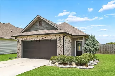 2600 Bayou Chene Dr, Marrero, LA 70072