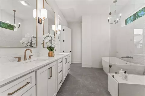 Bath - 1172 Delta Ln, Covington, LA 70433 photo 3 of 7