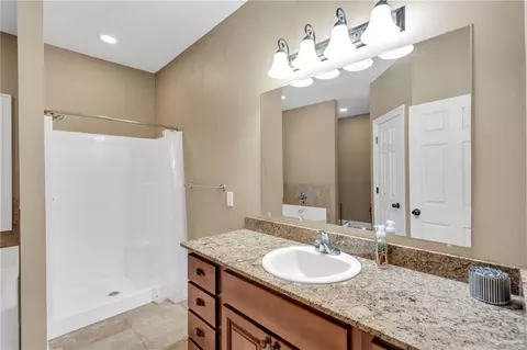 Bath - 2927 Kiwi Ave, Gray, LA 70359 photo 1 of 5