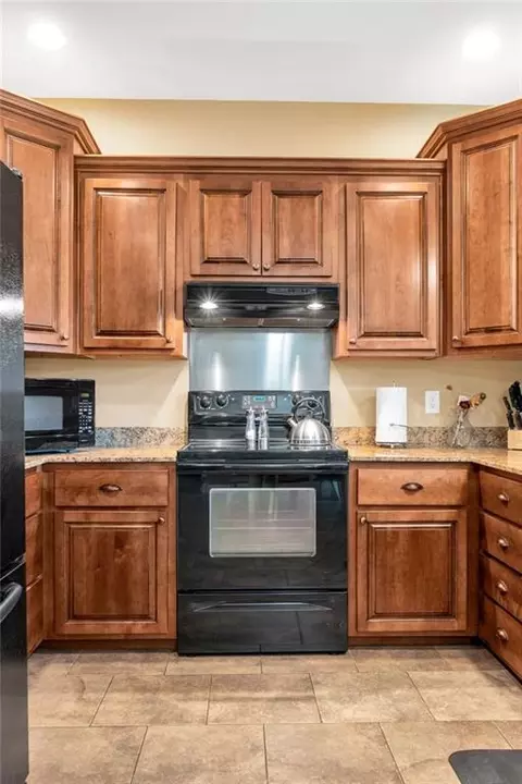 Kitchen - 2927 Kiwi Ave, Gray, LA 70359 photo 3 of 4