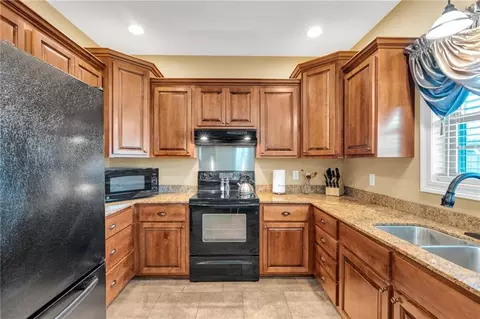 Kitchen - 2927 Kiwi Ave, Gray, LA 70359 photo 1 of 4