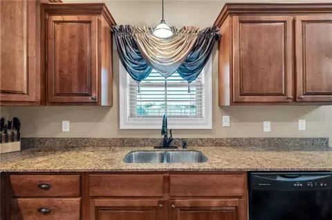 Kitchen - 2927 Kiwi Ave, Gray, LA 70359 photo 2 of 4