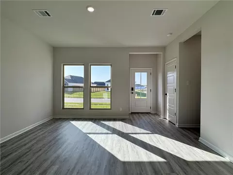 Living - 4711 Marais River Dr, Slidell, LA 70461 photo 2 of 4