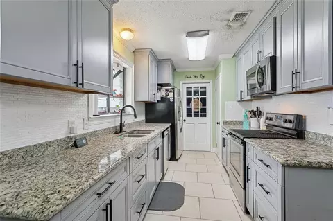Kitchen - 211 William Dr, Slidell, LA 70458 photo 1 of 2