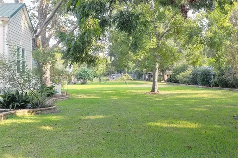 Exterior - 535 E 2nd St, Pass Christian, MS 39571 photo 5 of 8
