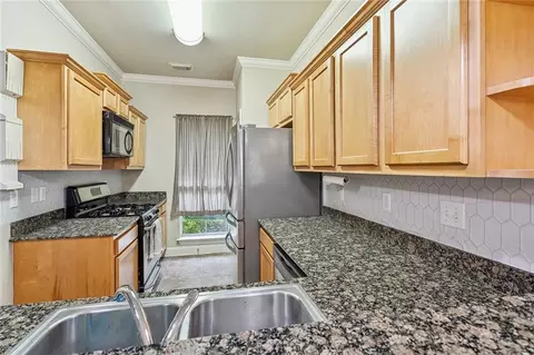 Kitchen - 208 Emerald Oaks Dr, Covington, LA 70433 photo 2 of 3