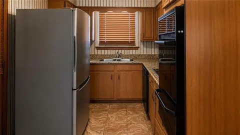 Kitchen - 6149 Singleton Dr, Marrero, LA 70072 photo 2 of 3