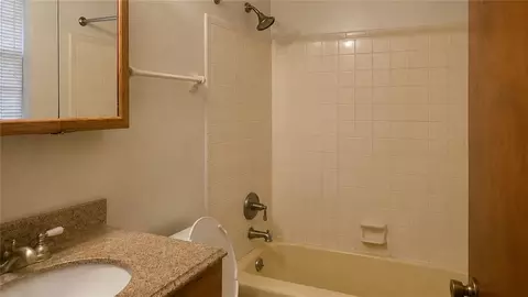 Bath - 6149 Singleton Dr, Marrero, LA 70072 photo 1 of 4