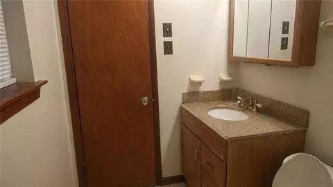Bath - 6149 Singleton Dr, Marrero, LA 70072 photo 4 of 4