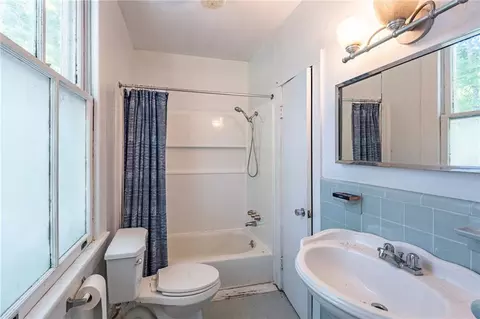 Bath - 614 E Independence St, Covington, LA 70433 photo 1 of 2