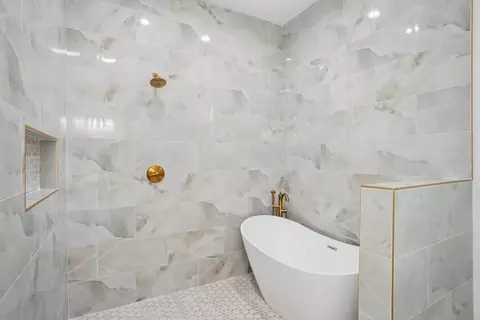 Bath - 1016 W 19th Ave, Covington, LA 70433 photo 4 of 5