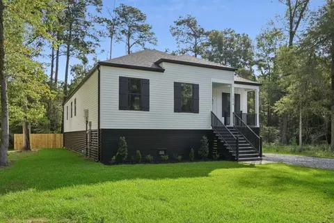Exterior - 1016 W 19th Ave, Covington, LA 70433 photo 3 of 6