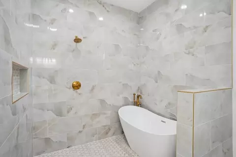 Bath - 1016 W 19th Ave, Covington, LA 70433 photo 4 of 5