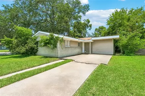4791 Lancelot Dr, New Orleans, LA 70127