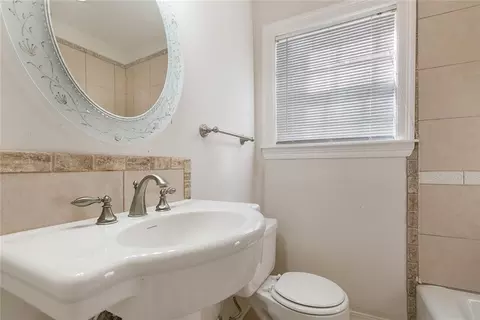 9 Carroll Dr, Chalmette, LA 70043 photo 8