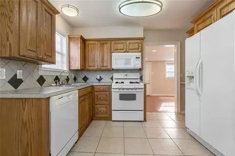 9 Carroll Dr, Chalmette, LA 70043 photo 5
