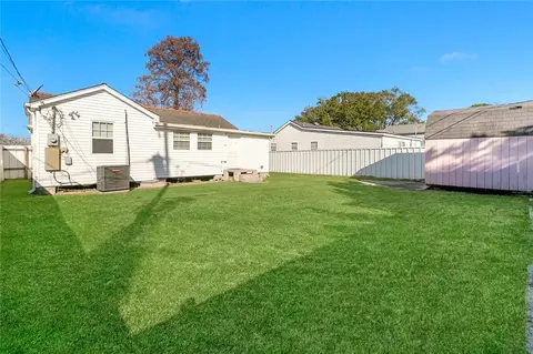 9 Carroll Dr, Chalmette, LA 70043 photo 10