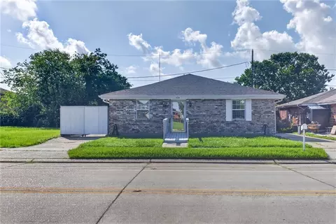 335 De La Ronde Dr, Chalmette, LA 70043