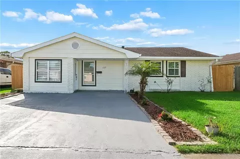 637 Taylorbrook Dr, Gretna, LA 70056