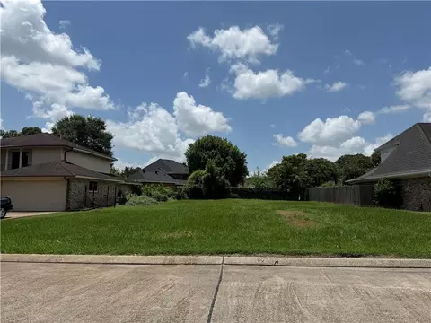 3815 Peachtree Ct, New Orleans, LA 70131