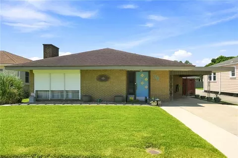 38 Willow Dr, Gretna, LA 70053