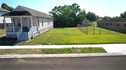 1911 Alabo St, New Orleans, LA 70117
