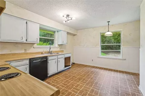 Kitchen - 23505 Harris Ct, Abita Springs, LA 70420 photo 1 of 2