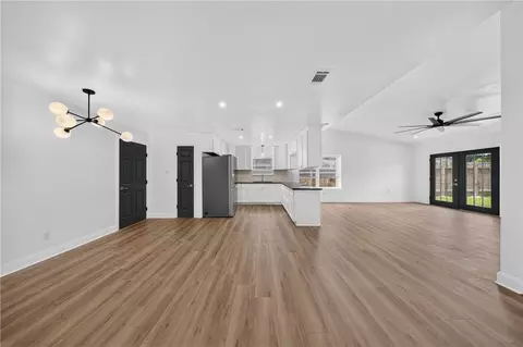 Living - 1409 Kings Row, Slidell, LA 70461 photo 2 of 5