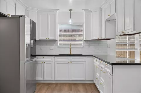Kitchen - 1409 Kings Row, Slidell, LA 70461 photo 4 of 5