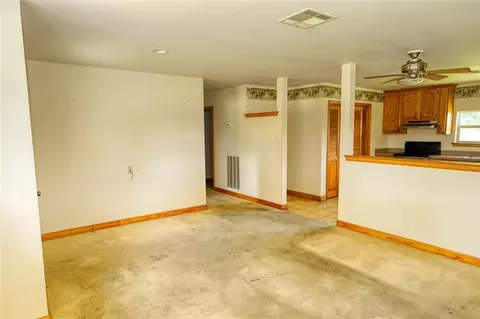 Living - 610 Gassen St, Luling, LA 70070 photo 1 of 2